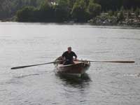 Fringen gr lett i vannet! En nytelse  ro...!